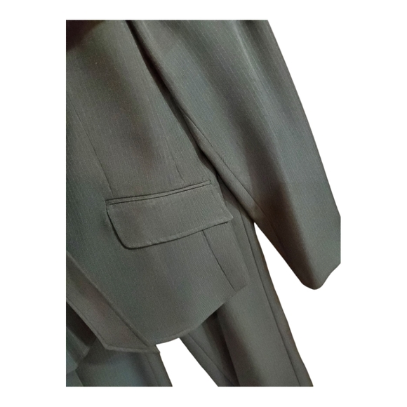 Nine & Co Suit, gray pinstripe Sz 8 - Picture 6 of 13